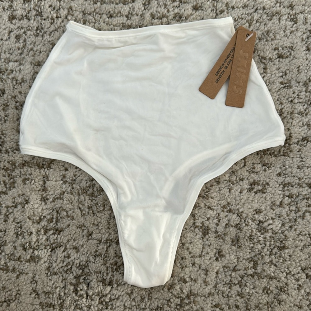 💕 SKIMS Undie 💕
